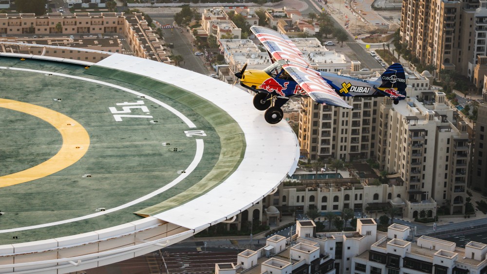 Watch This Racing Pilot Land His Plane on a Tiny Helipad 700 Feet Above Dubai