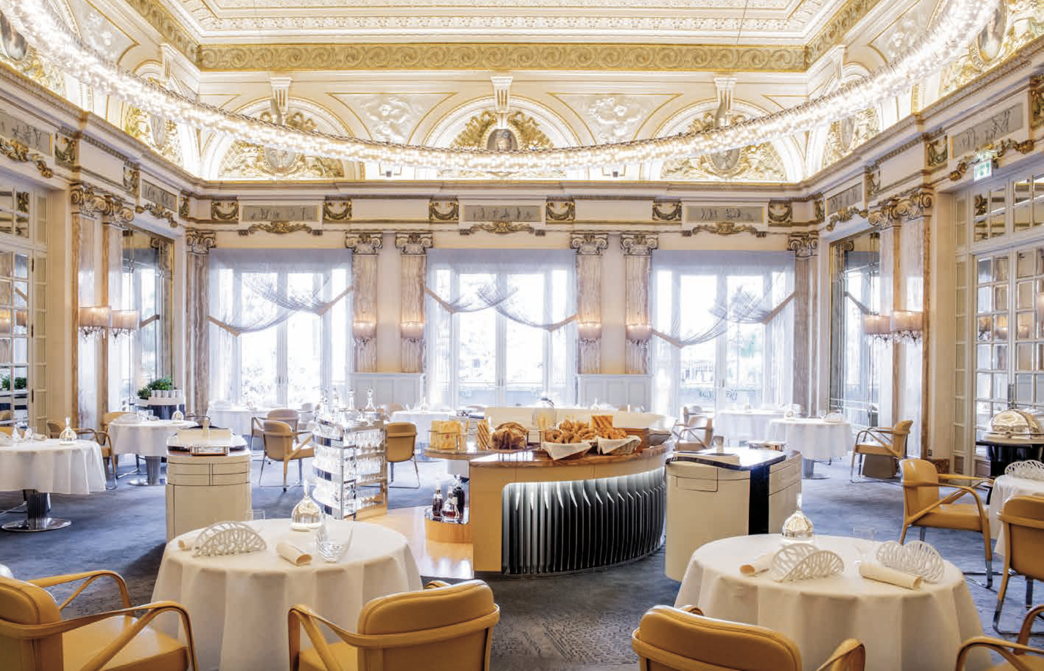 The exquisite dining room at Le Louis XV – Alain Ducasse à l’Hôtel de Paris Monaco.