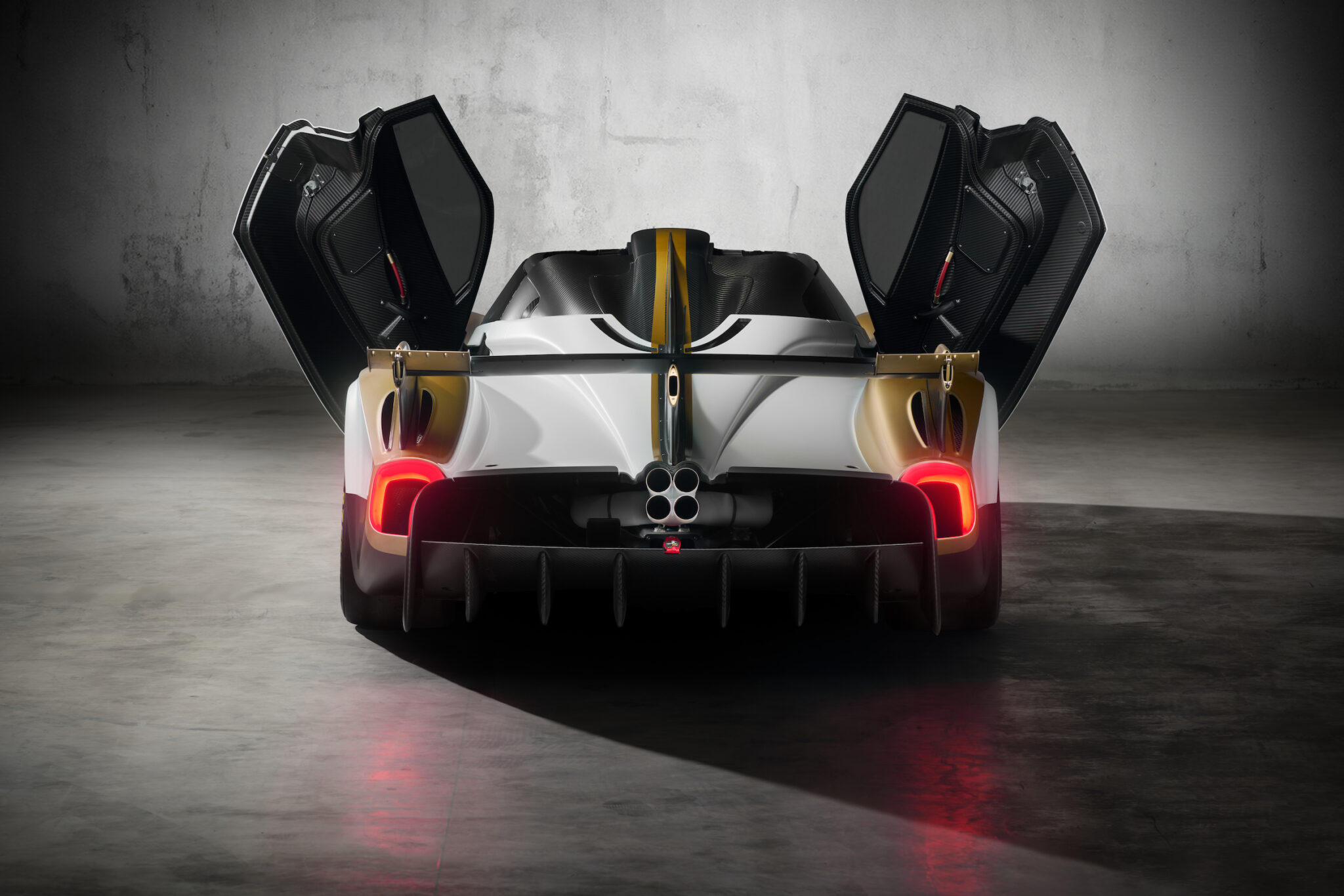 Rare Beast: The Pagani Huayra R Evo Roadster Hypercar Takes Exclusivity ...