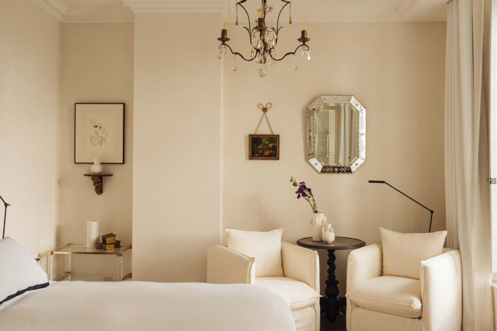 Guest bedroom at Domaine Le Mouflon d’Or