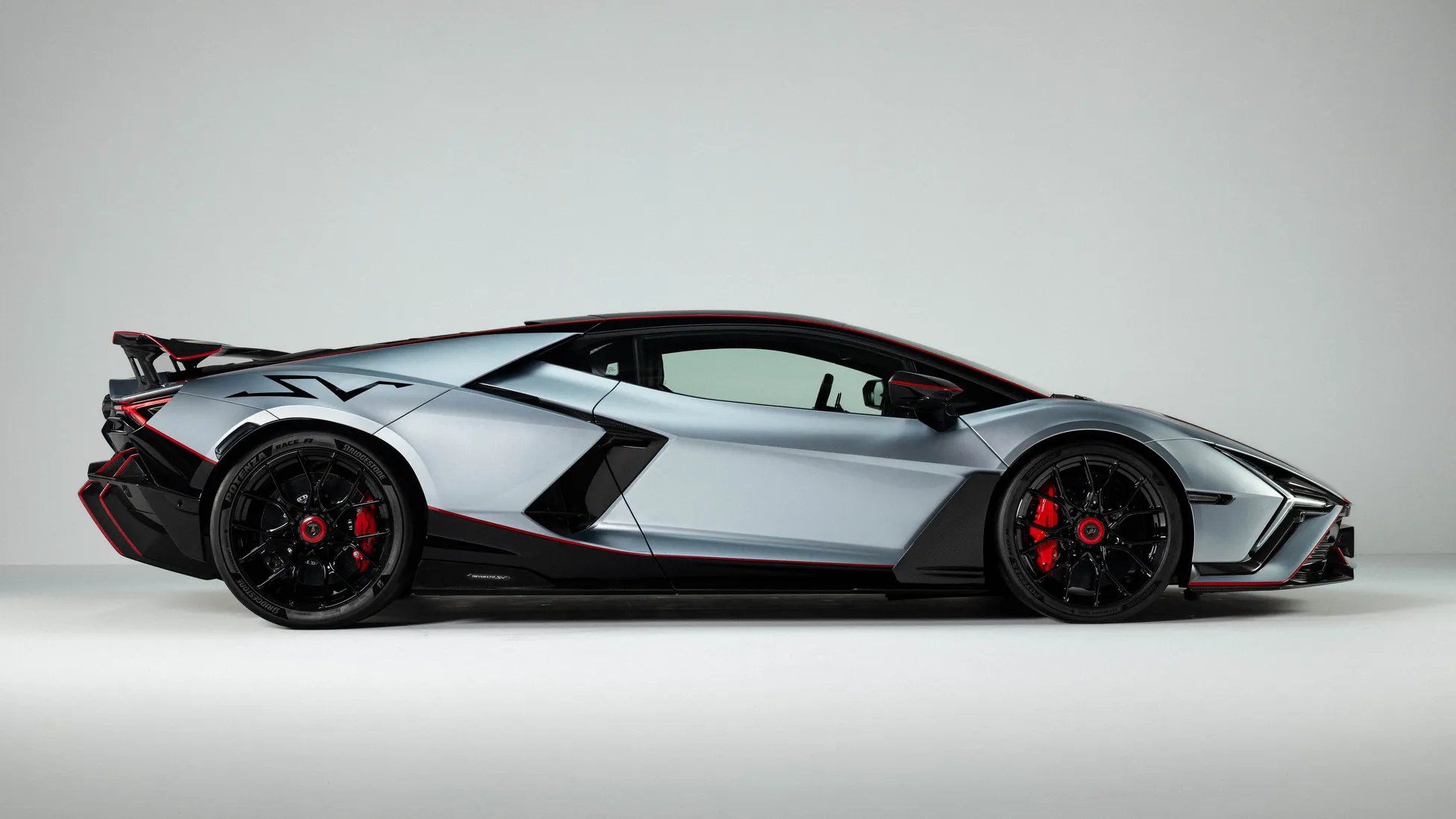 Lamborghini Revuelto SV